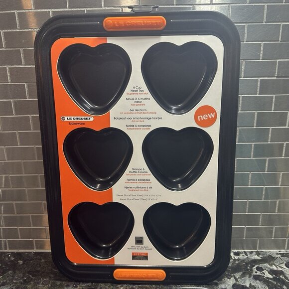 Le Creuset Heart Cupcake Muffin Bake Tray Pan 6 Cup Toughened Non Stick Cakelet - Picture 1 of 8